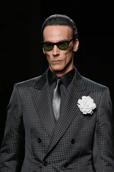 Look 75
